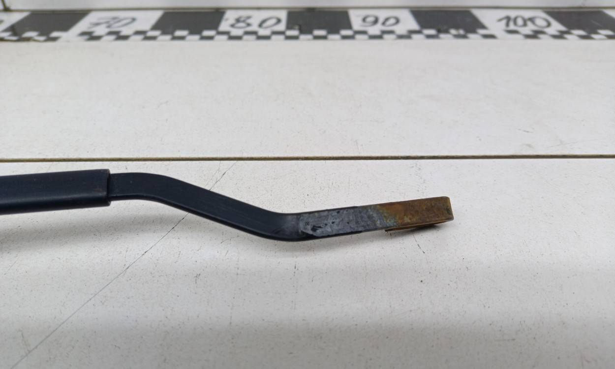 Поводок стеклоочистителя передний левый