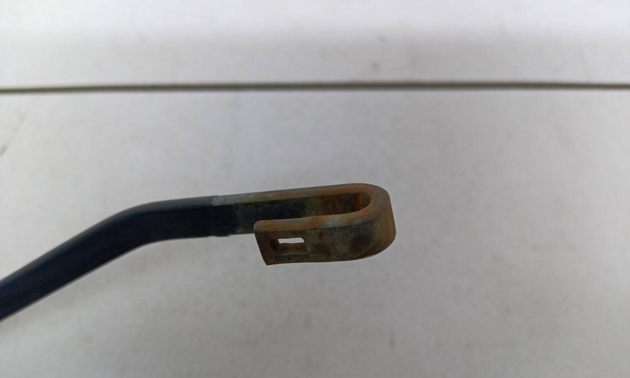 Поводок стеклоочистителя передний правый