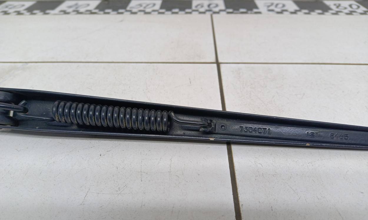 Поводок стеклоочистителя передний правый