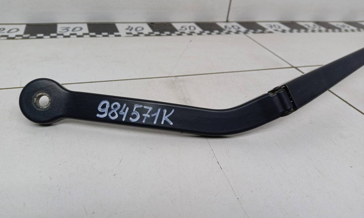 Поводок стеклоочистителя передний правый