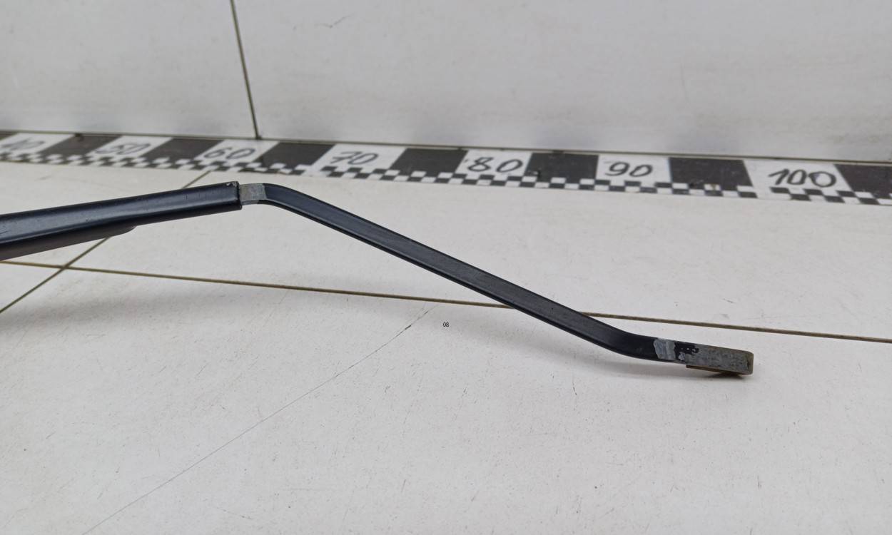 Поводок стеклоочистителя передний правый