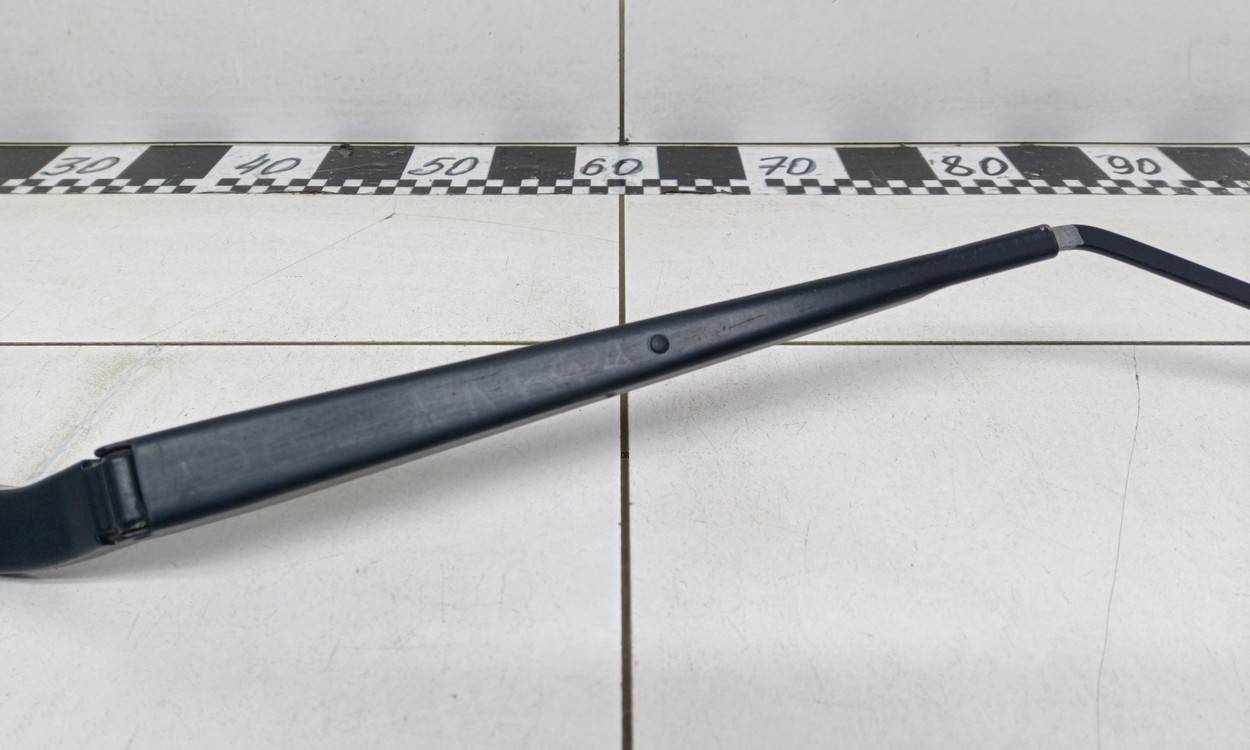 Поводок стеклоочистителя передний правый