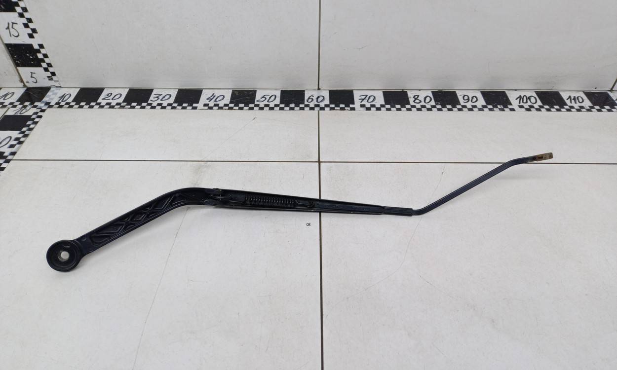 Поводок стеклоочистителя передний правый