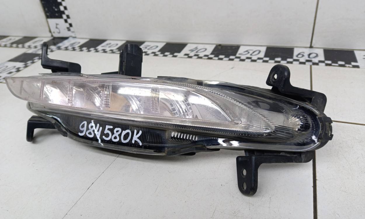 Фара дневного света правая (ходовые огни)