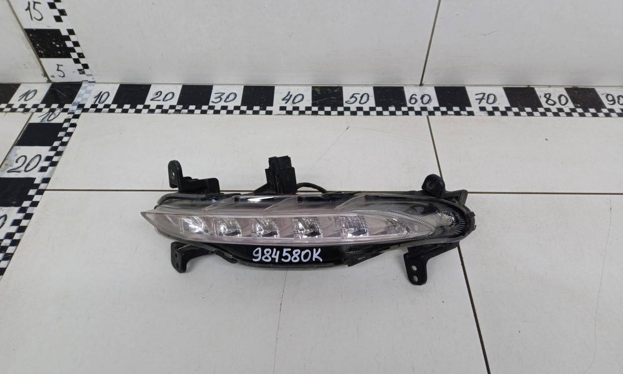 Фара дневного света правая (ходовые огни)