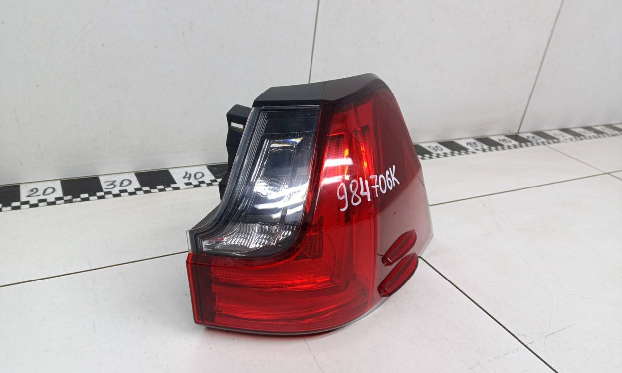 Фонарь задний наружный правый