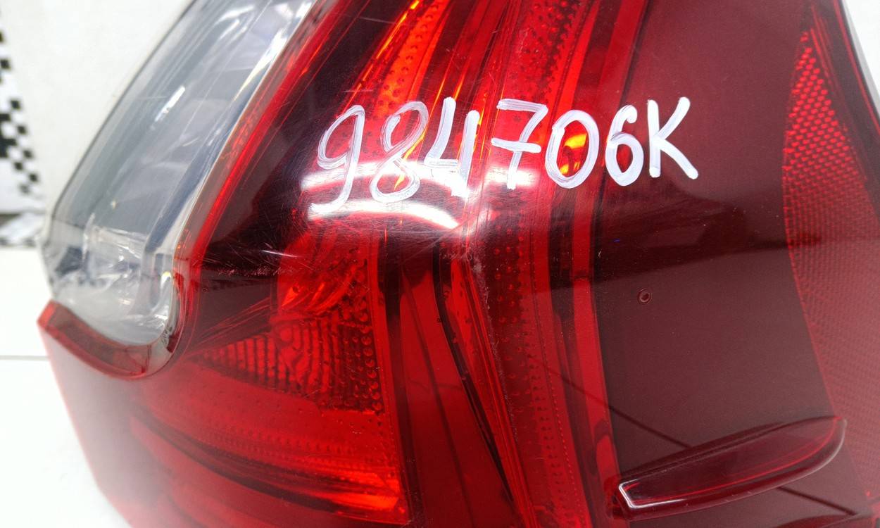 Фонарь задний наружный правый