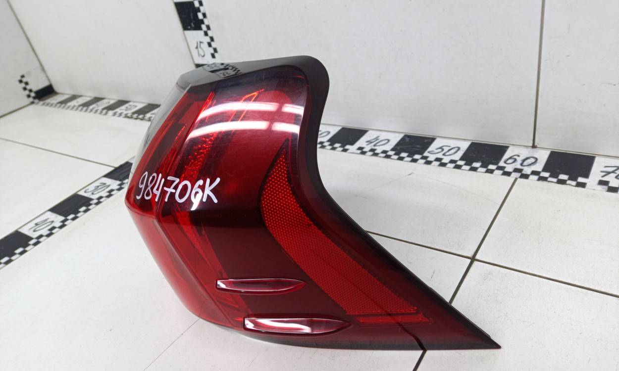 Фонарь задний наружный правый