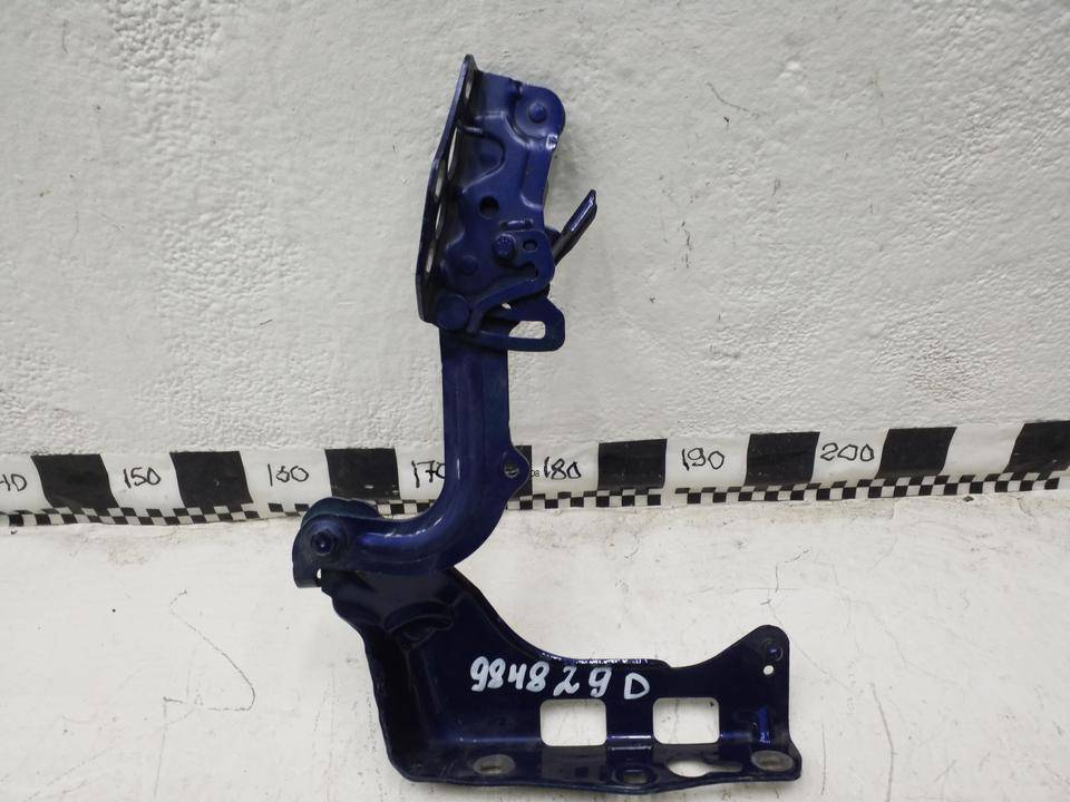 Петля капота левая