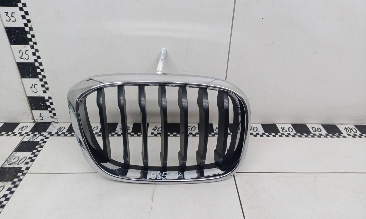 Решетка радиатора правая