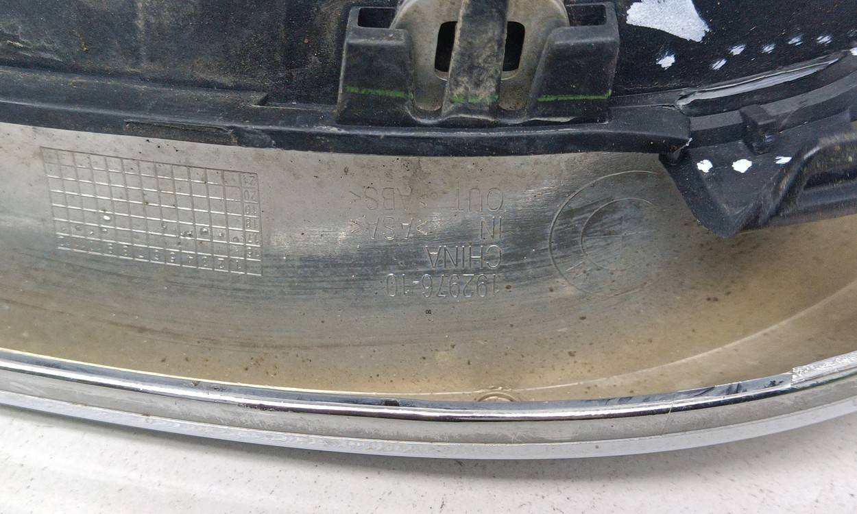 Решетка радиатора правая