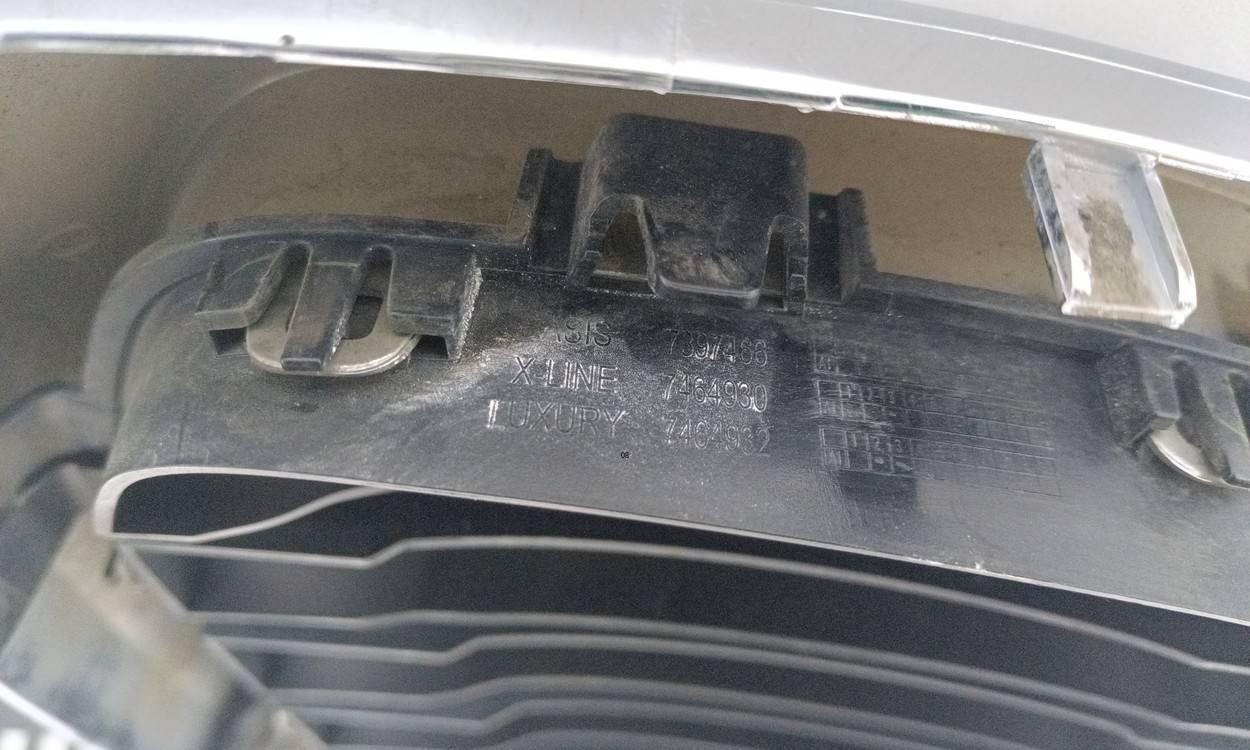 Решетка радиатора правая