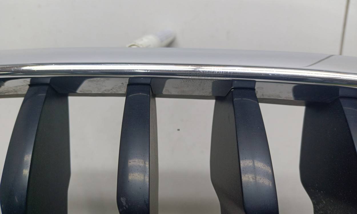 Решетка радиатора правая