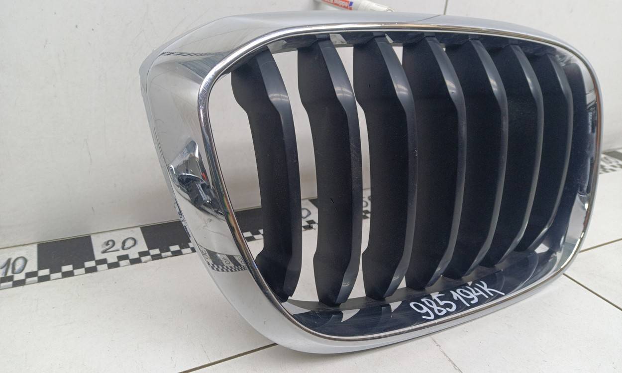 Решетка радиатора правая