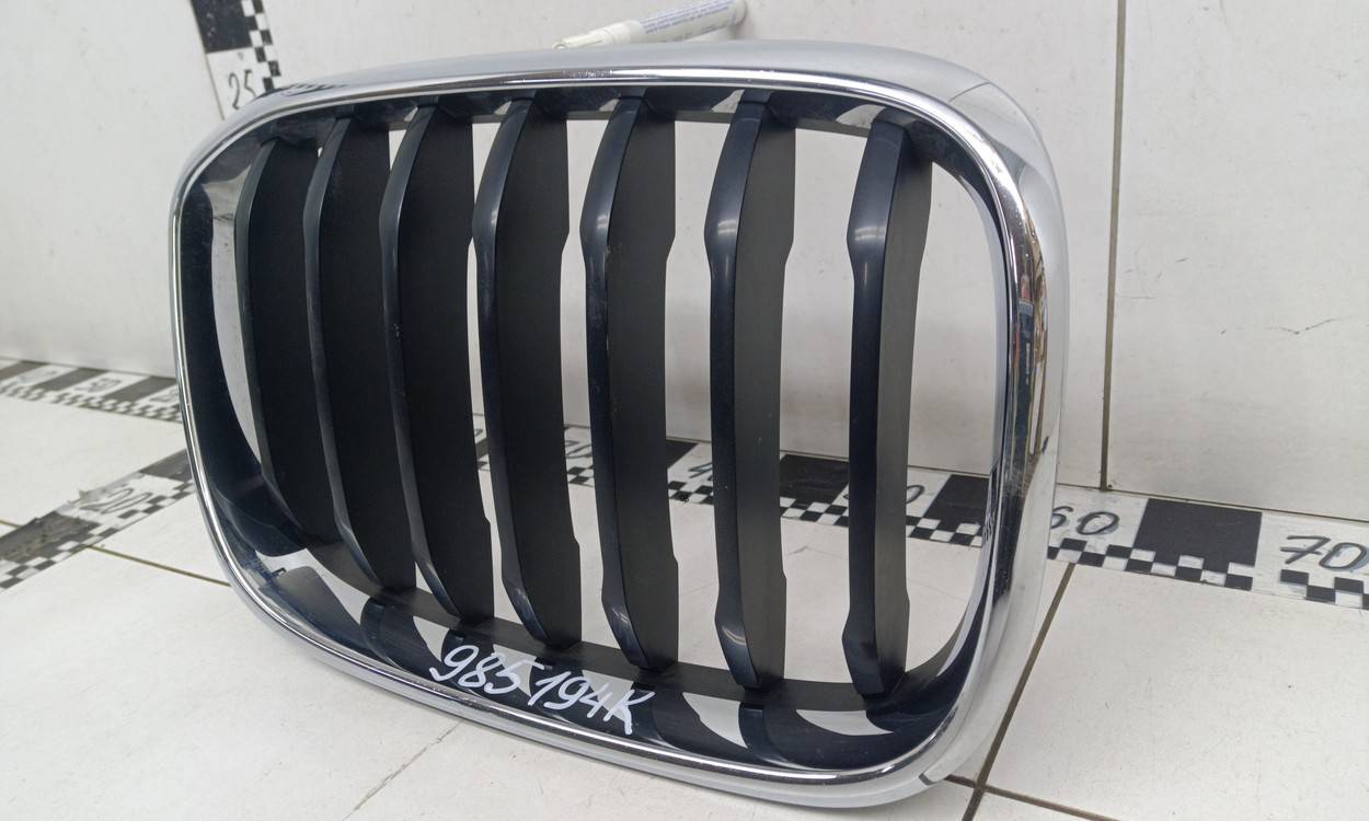 Решетка радиатора правая