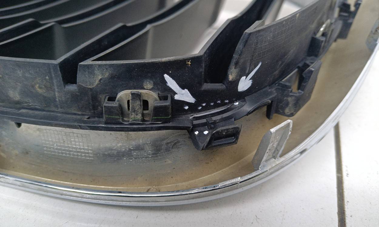 Решетка радиатора правая