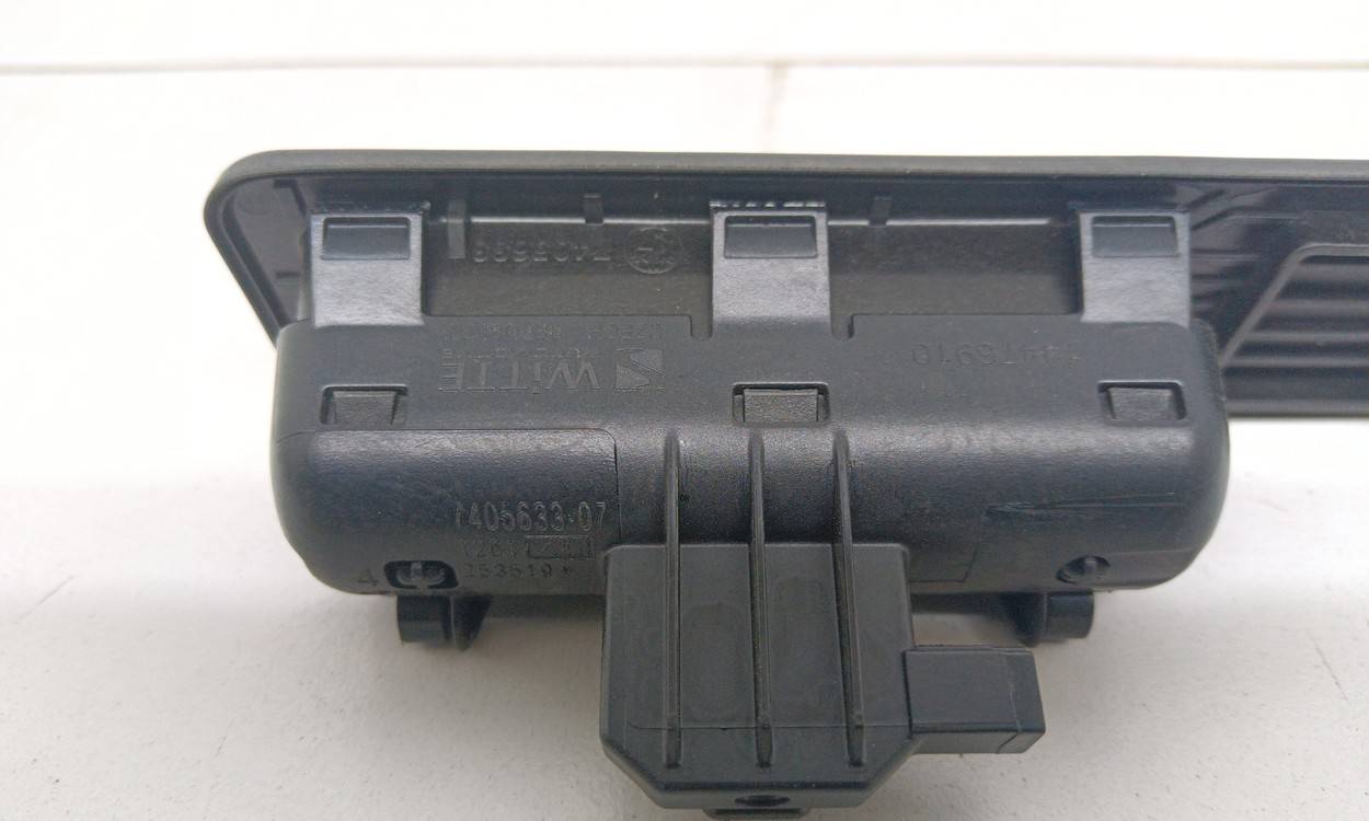 Кнопка открывания багажника