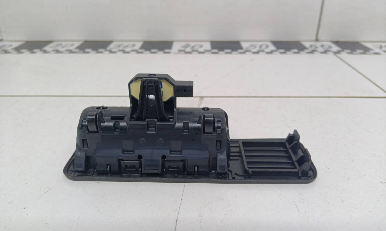 Кнопка открывания багажника