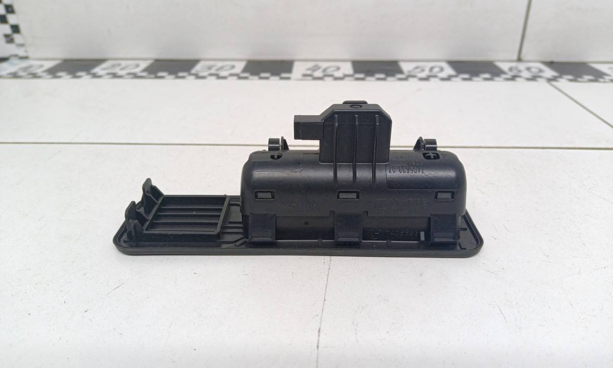 Кнопка открывания багажника