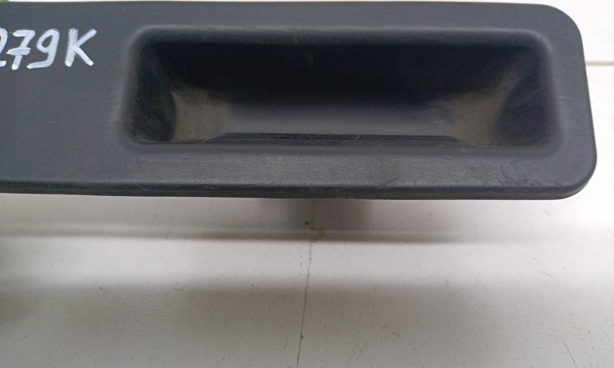 Кнопка открывания багажника