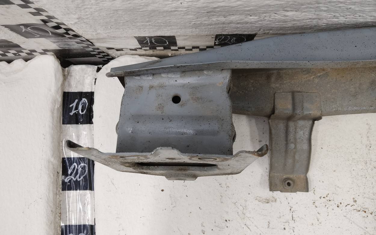 Усилитель заднего бампера