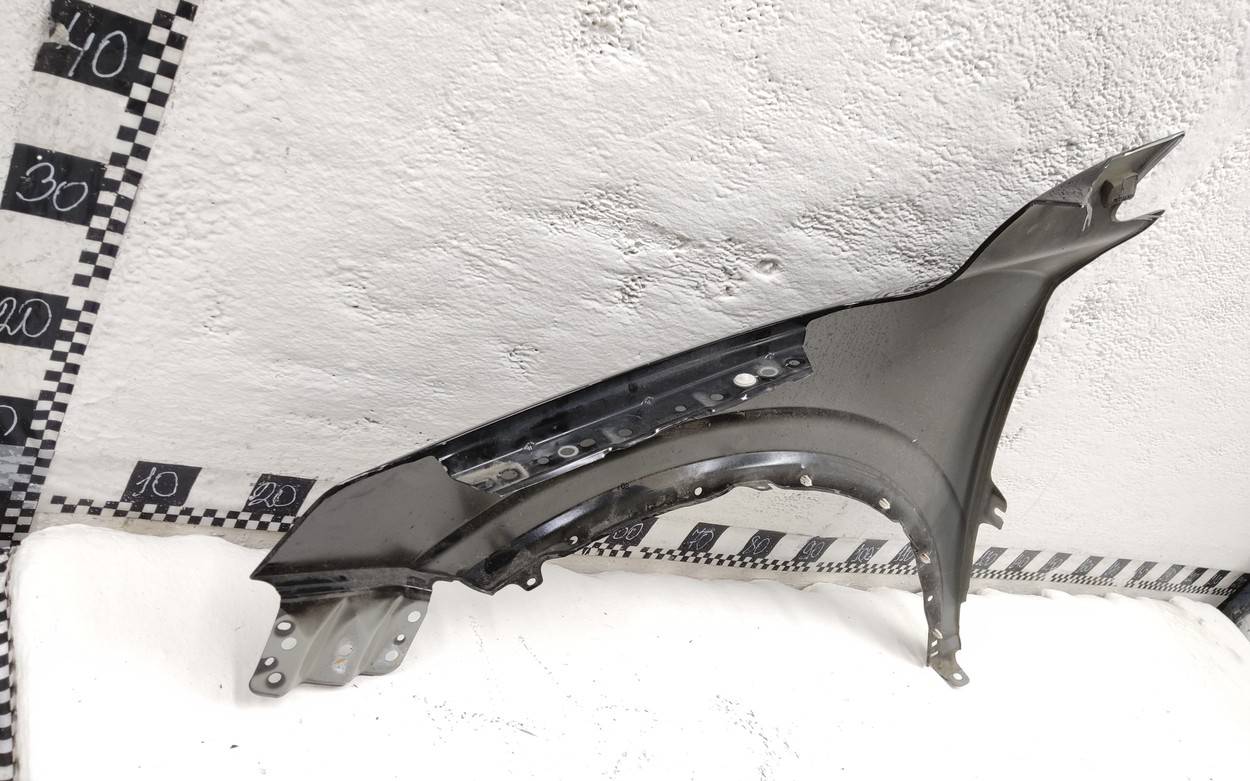 Крыло переднее правое