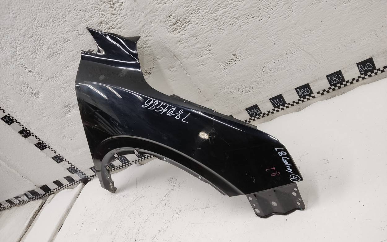 Крыло переднее правое