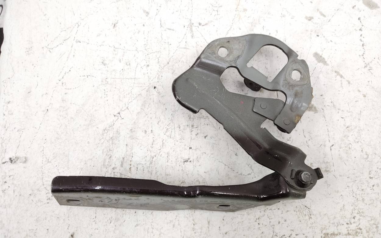 Петля капота правая