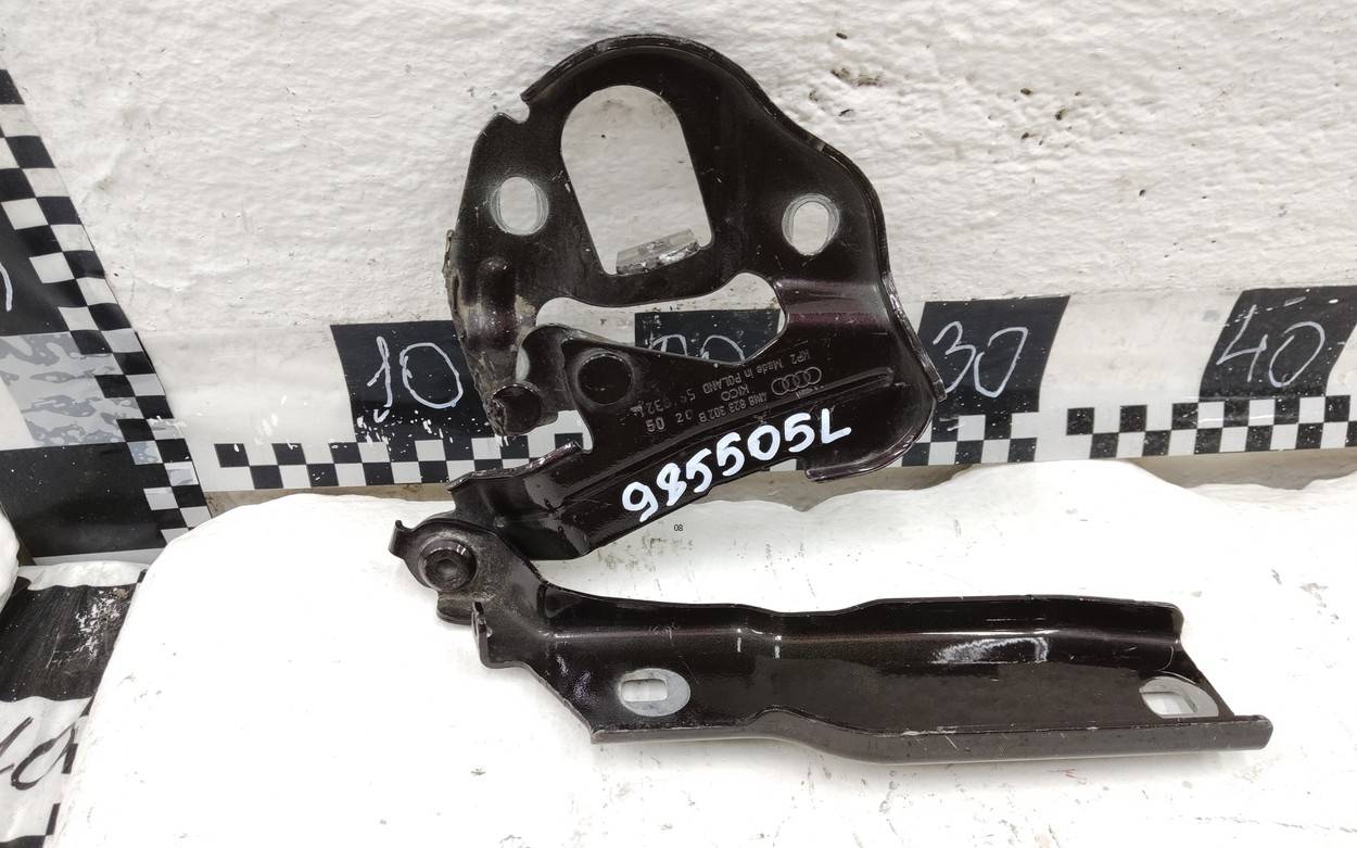 Петля капота правая