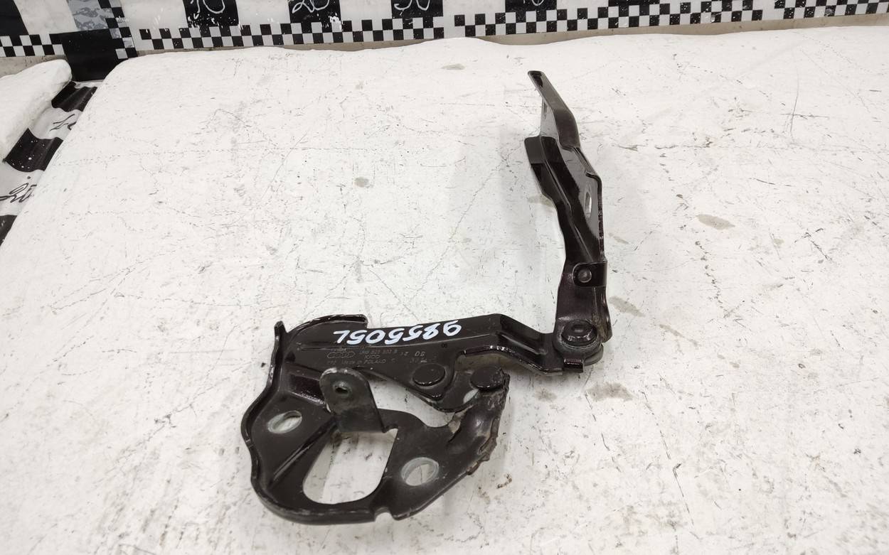 Петля капота правая