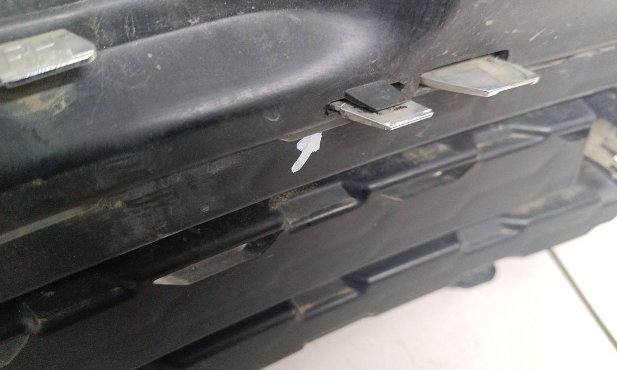 Заглушка бампера правая