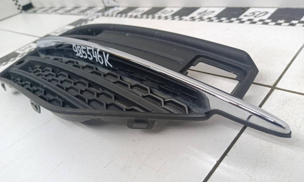 Заглушка бампера правая