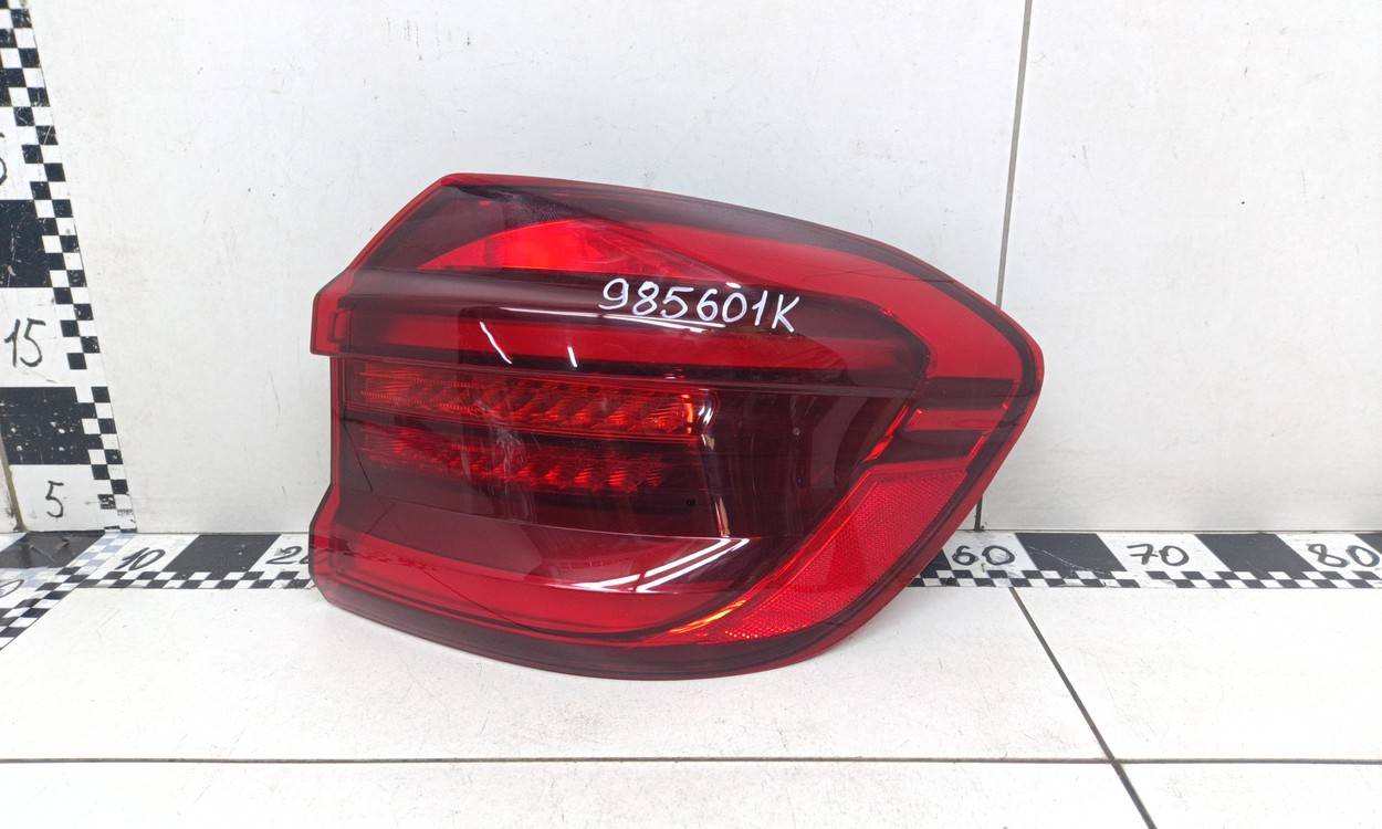 Фонарь задний наружный правый