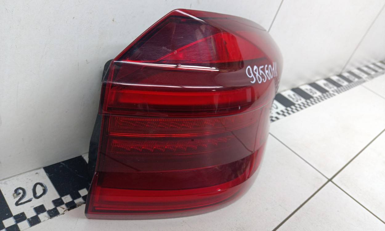 Фонарь задний наружный правый