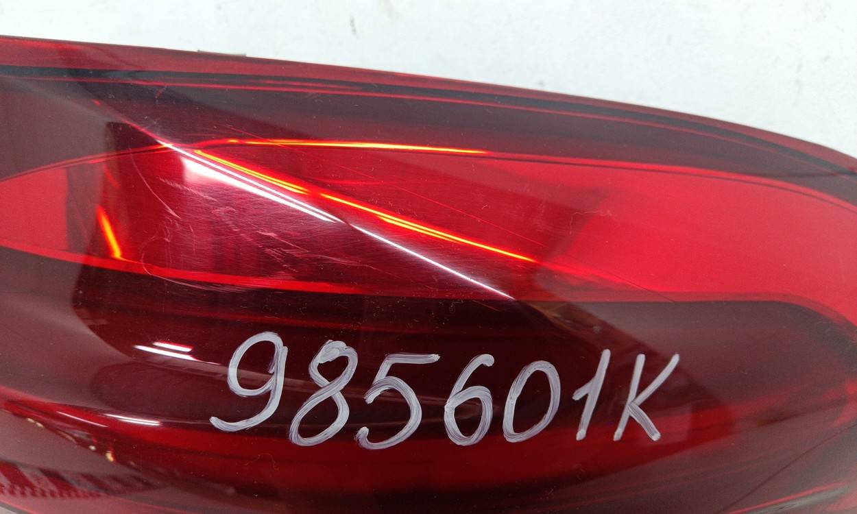 Фонарь задний наружный правый