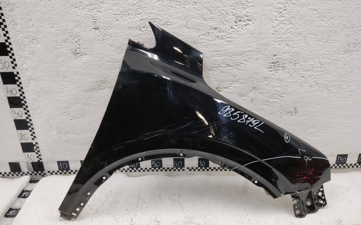 Крыло переднее правое