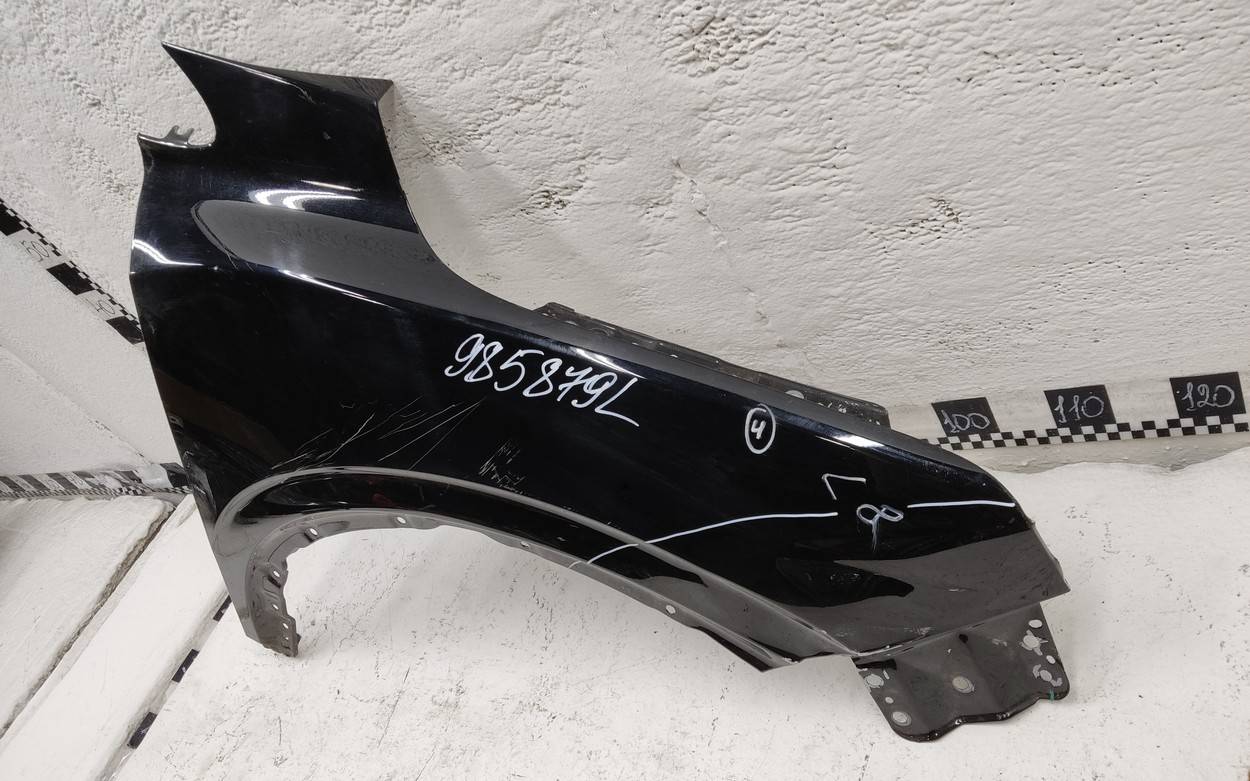 Крыло переднее правое