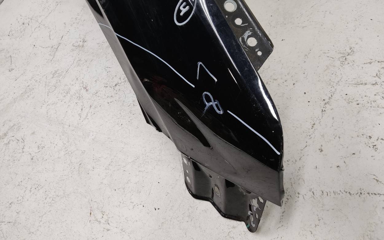 Крыло переднее правое