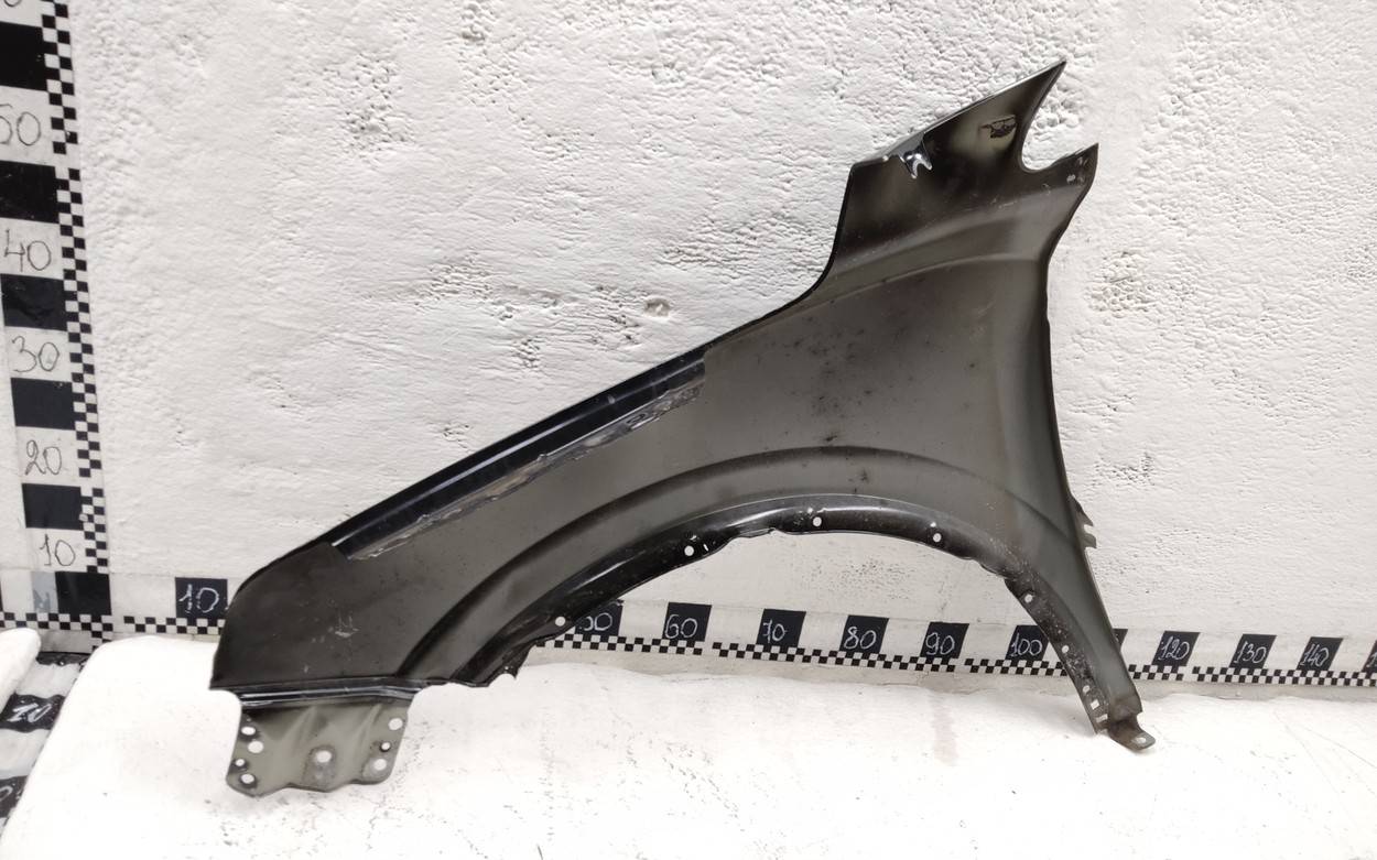 Крыло переднее правое