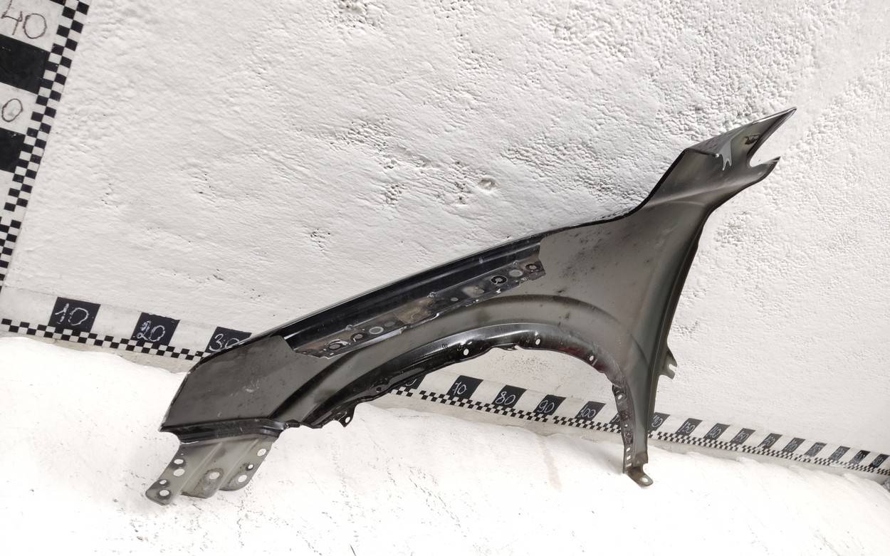 Крыло переднее правое