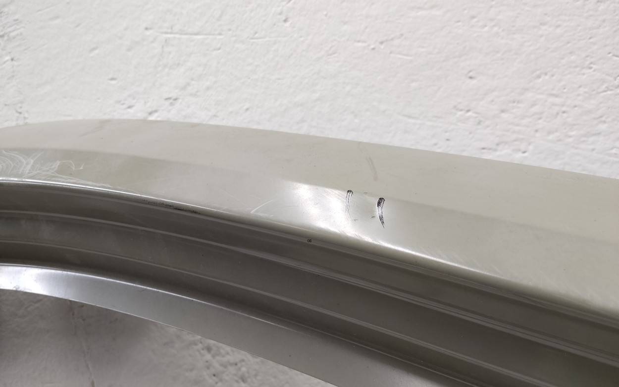 Кузовной элемент