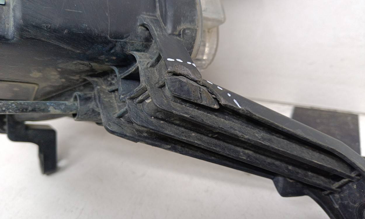 Фара противотуманная левая