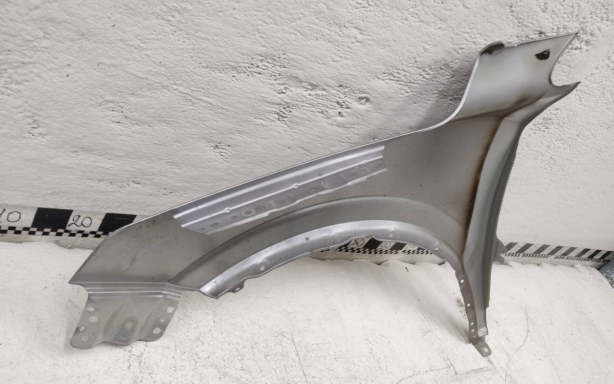 Крыло переднее правое