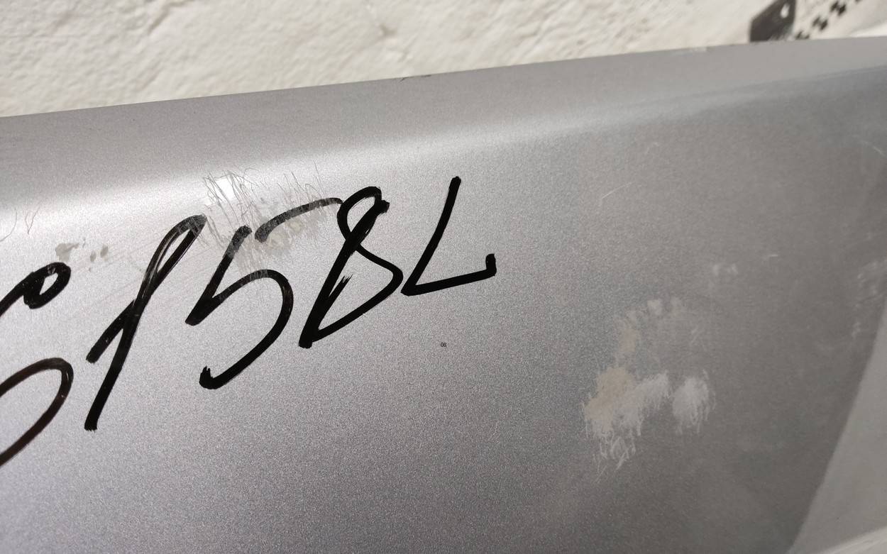 Крыло переднее правое