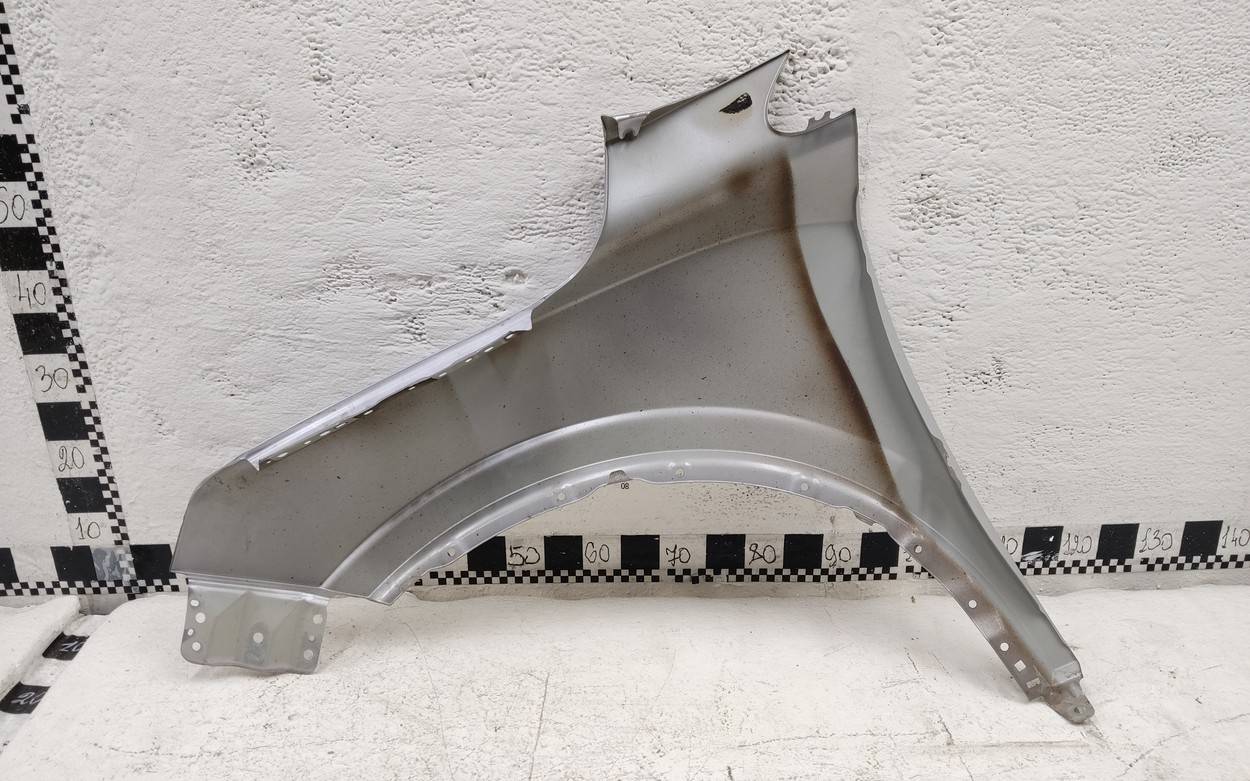 Крыло переднее правое