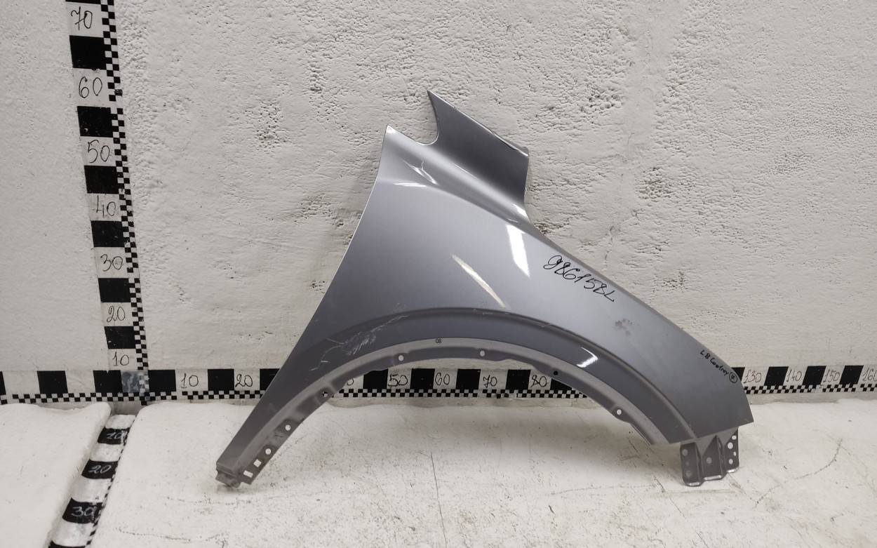 Крыло переднее правое