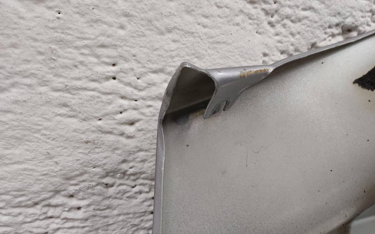 Крыло переднее правое