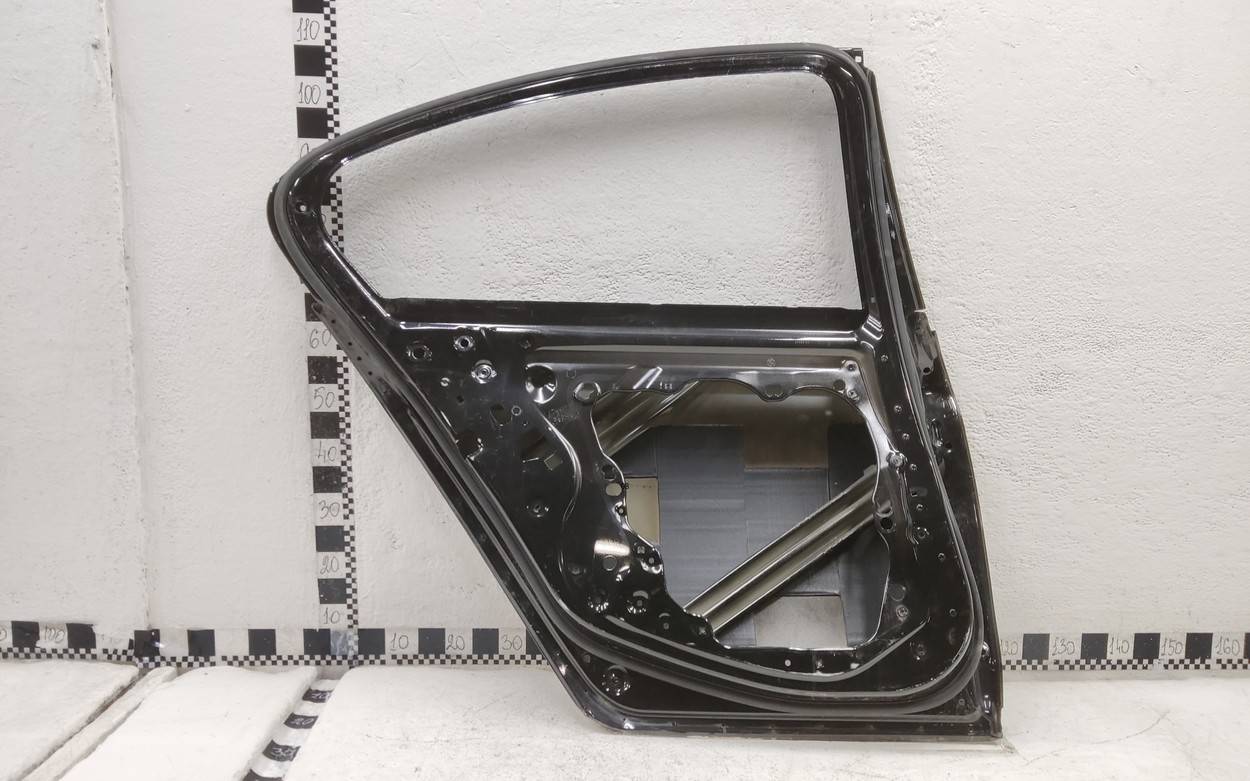 Дверь задняя левая