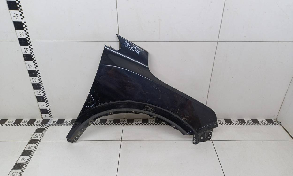 Крыло переднее правое