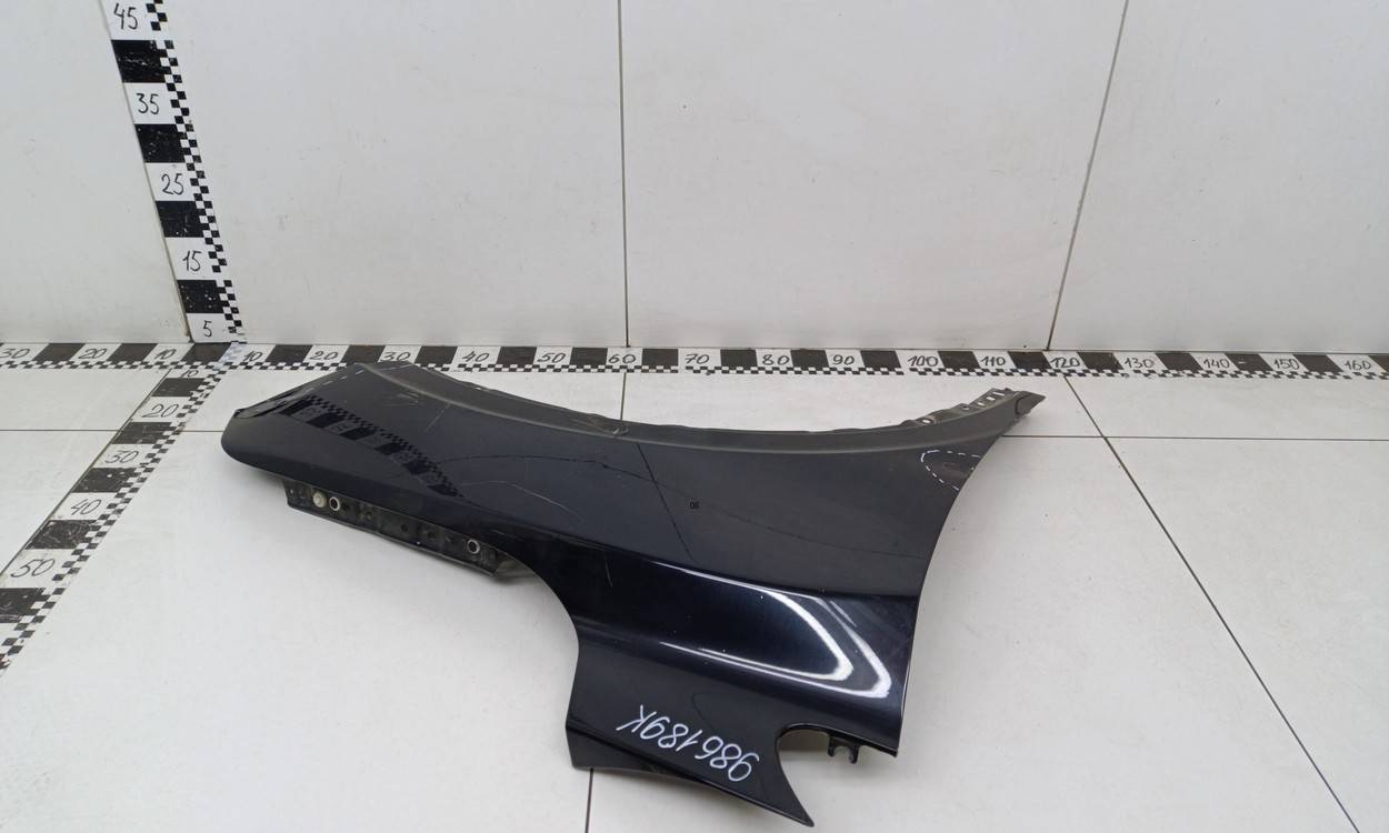 Крыло переднее правое